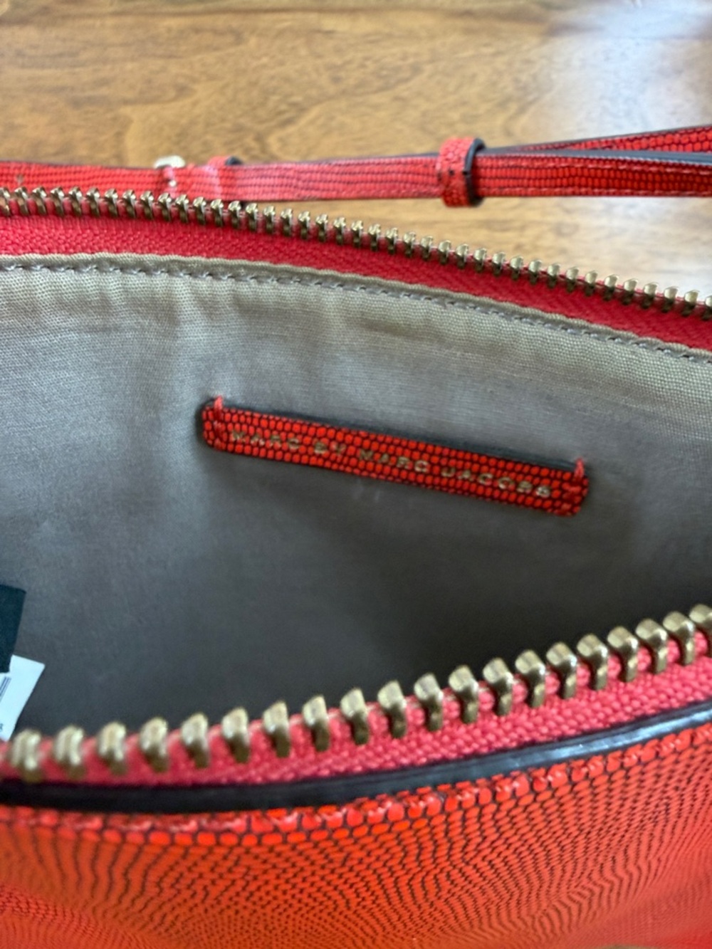 Marc by Marc Jacobs Red Textured Leather Crossbody Bag - Picture 3 of 3